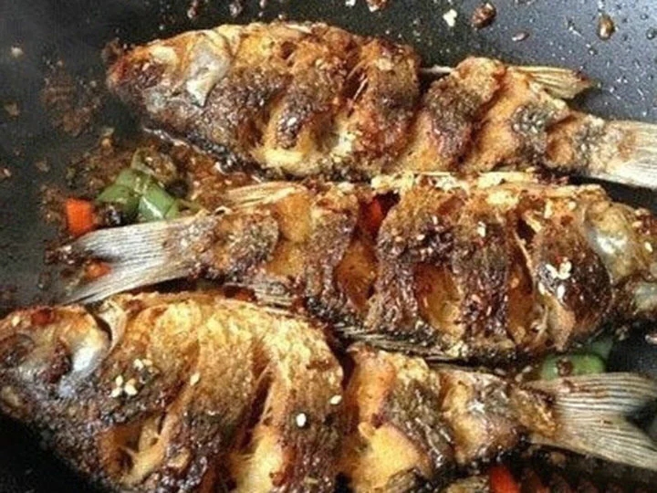 好吃到停不下筷子的香酥烤魚，做法簡單，少油少鹽，吃起來更健康