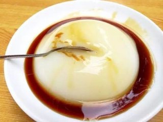 夏季天熱，在家自制特色小吃涼糕，方法簡單