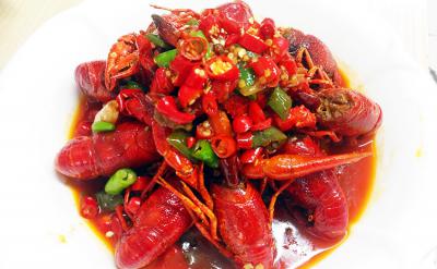 街邊小龍蝦技術(shù)培訓(xùn)學(xué)校哪里好？底料炒制方法