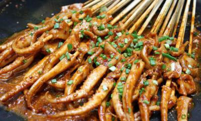 ?特色鐵板魷魚(yú)小吃培訓(xùn)哪里好？鐵板燒配方