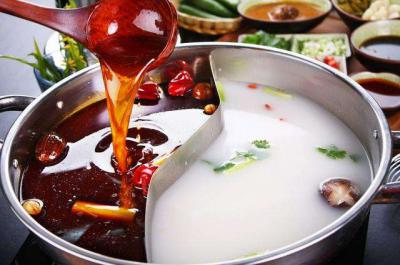 成都學(xué)火鍋技術(shù)培訓(xùn)多少錢(qián)？傳授麻辣鍋底調(diào)制技術(shù)