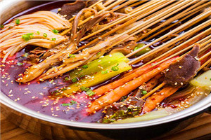 成都串串香底料技術(shù)培訓(xùn)哪里好？熬高湯選材培訓(xùn)