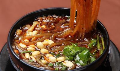 四川肥腸粉技術(shù)做法哪里正宗？骨湯調(diào)味及熬制方法