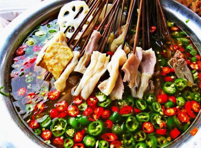  學青紅油缽缽雞技術(shù)做法哪里好？傳統(tǒng)的小吃