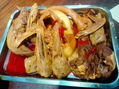 五香麻辣鹵菜技術(shù)培訓(xùn)中心哪家好？培訓(xùn)期間一次性收費(fèi)