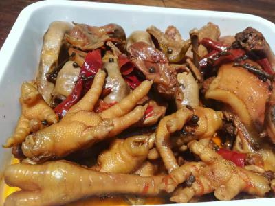 麻辣鹵菜技術(shù)培訓(xùn)機(jī)構(gòu)哪里專業(yè)？餐飲小吃培訓(xùn)機(jī)構(gòu)