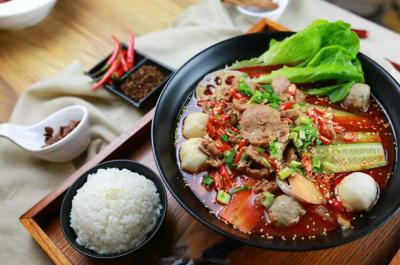 冒菜培訓(xùn)技術(shù)培訓(xùn)哪家強？教你底料的炒制