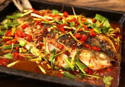 成都烤魚培訓(xùn)學(xué)校，學(xué)燒烤烤魚哪里有培訓(xùn)班？