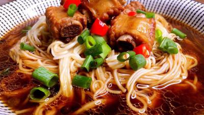 有哪些培訓(xùn)面食機(jī)構(gòu)？蜀味緣面食技術(shù)培訓(xùn)學(xué)校費(fèi)用解析
